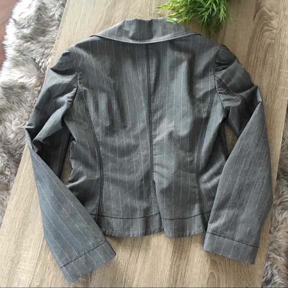 Vivienne Westwood pinstriped gray cropped blazer 6 - Picture 6 of 8